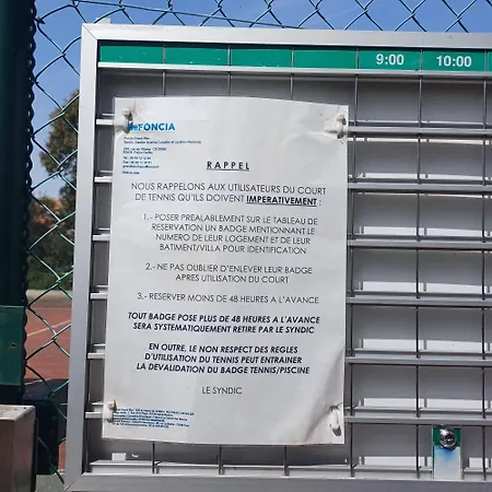 Bord De Résidence Piscine Tennis Fréjus